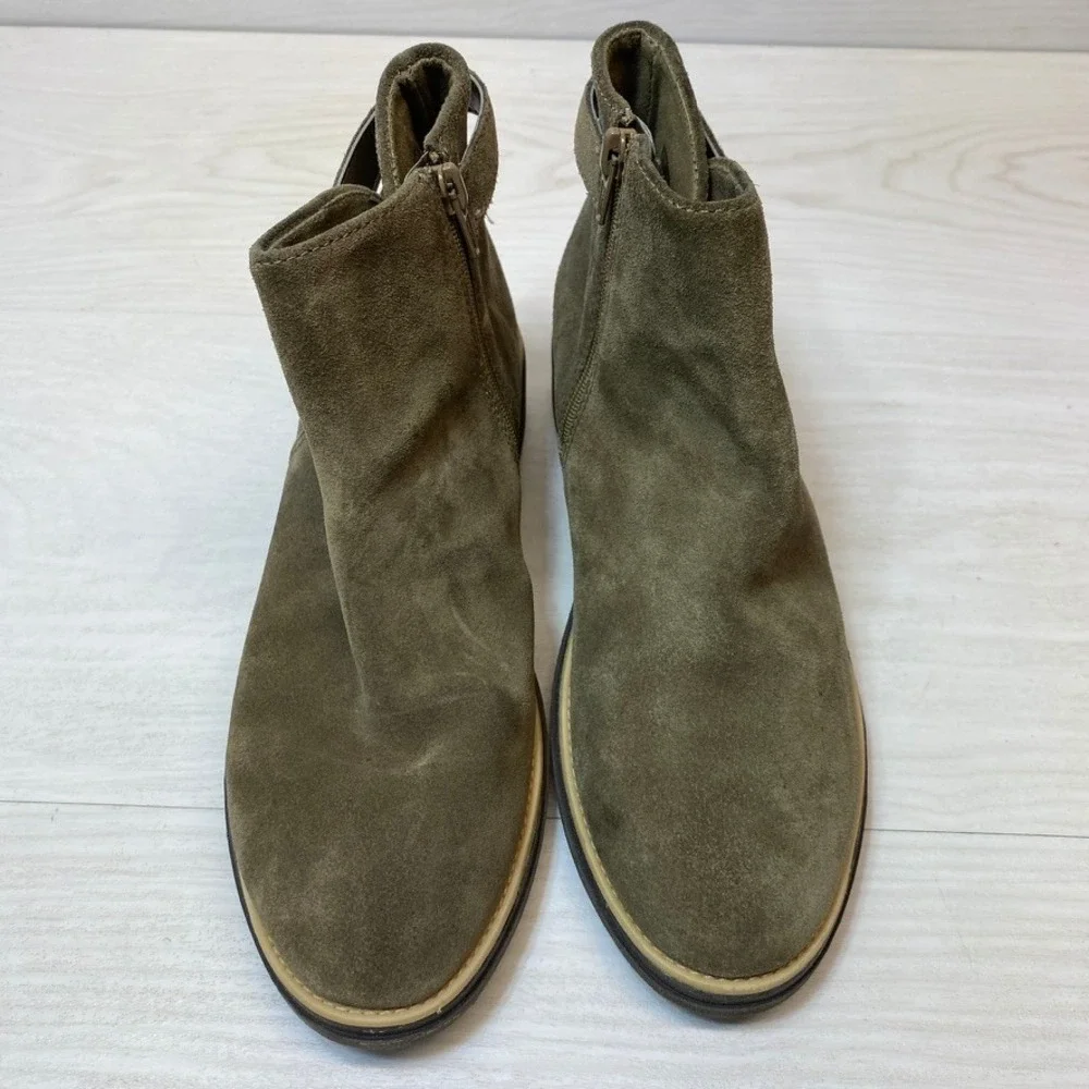 Clarks pre owned